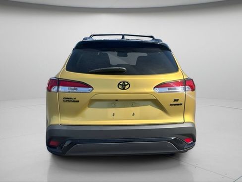 Used 2024 Toyota Corolla Cross AWD Hybrid w/ Moonroof Package image 5