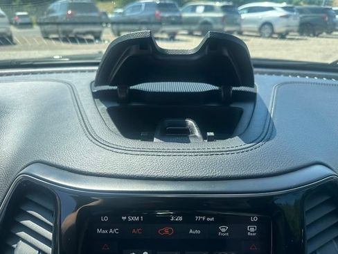 Used 2020 Jeep Cherokee Limited AWD/4WD image 34