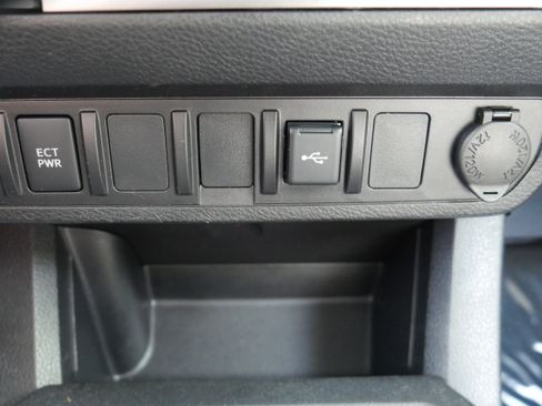 Used 2022 Toyota Tacoma SR5 AWD/4WD image 21