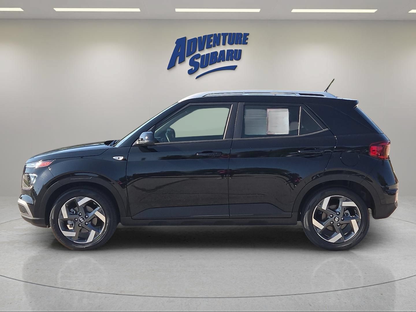 Used 2024 Hyundai Venue SEL FWD image 4