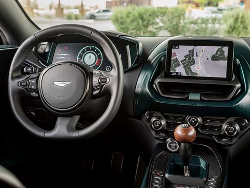 Used 2024 Aston Martin Valour RWD image 20