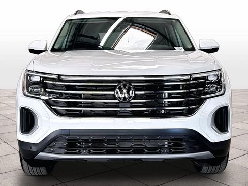 Used 2025 Volkswagen Atlas SE AWD/4WD image 2