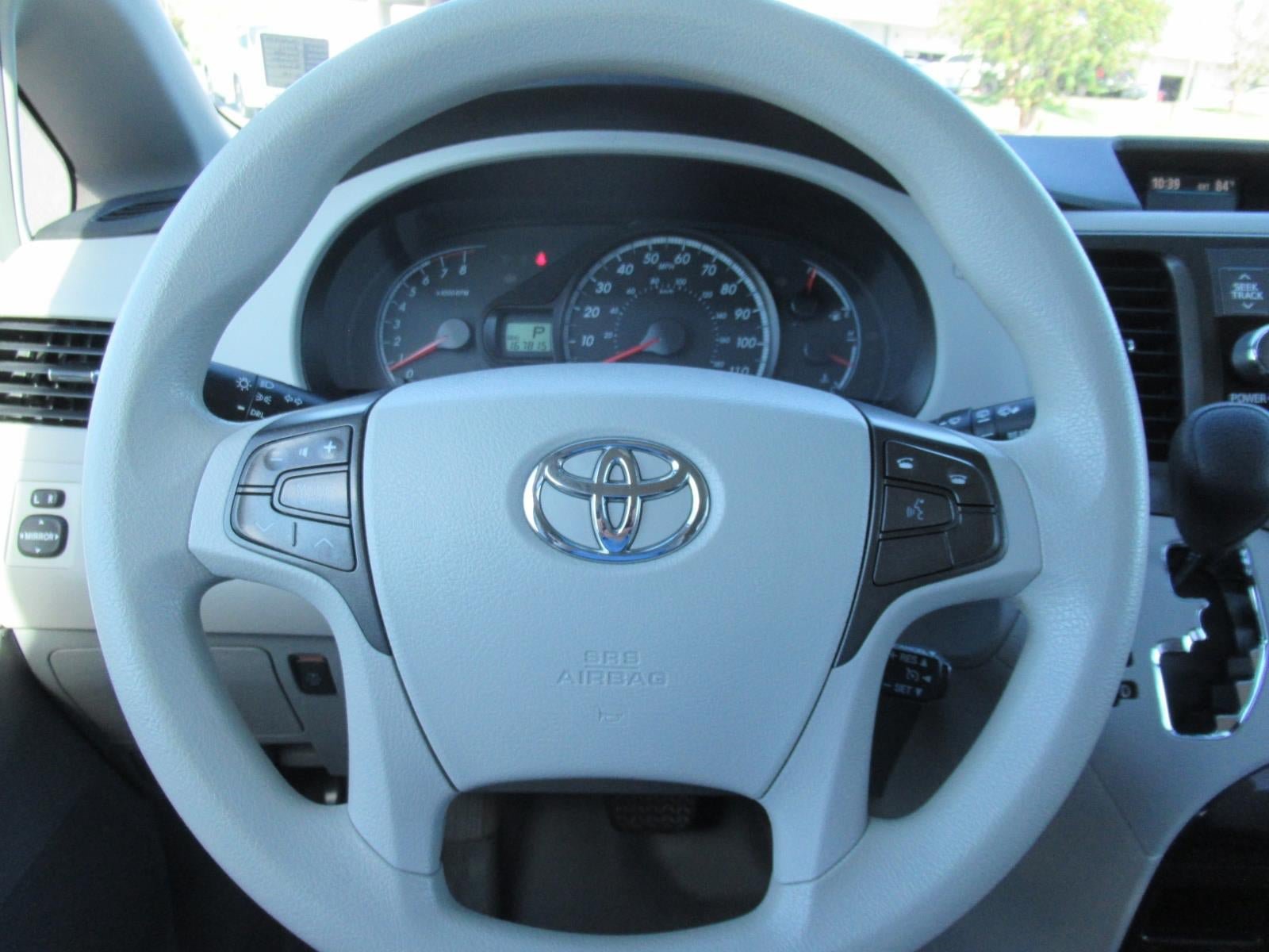 Used 2011 Toyota Sienna LE FWD image 24