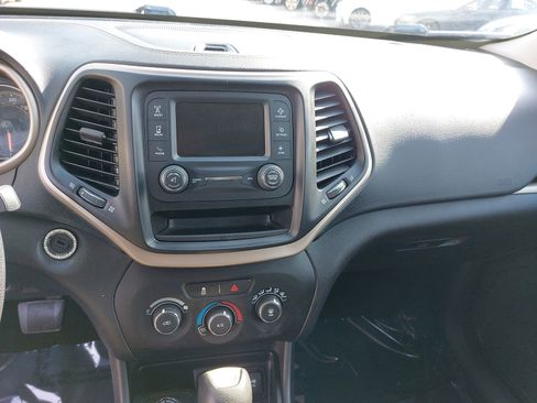 Used 2016 Jeep Cherokee Sport image 20