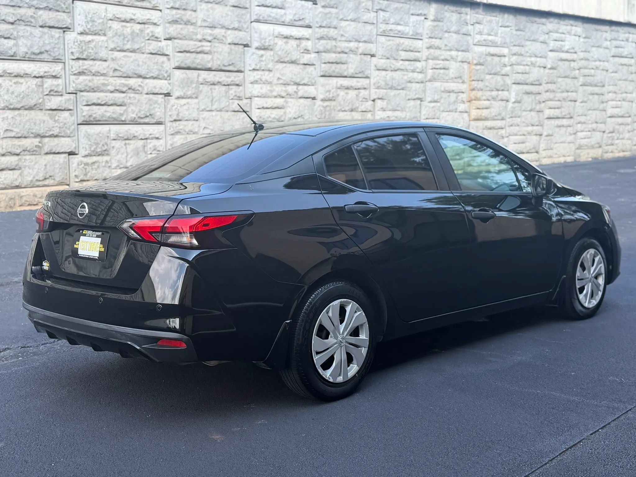 Used 2021 Nissan Versa S FWD image 7