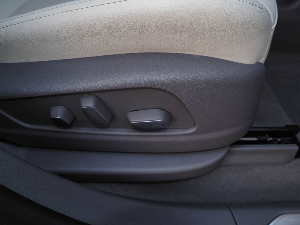 Certified 2025 Cadillac XT5 Premium Luxury FWD image 32