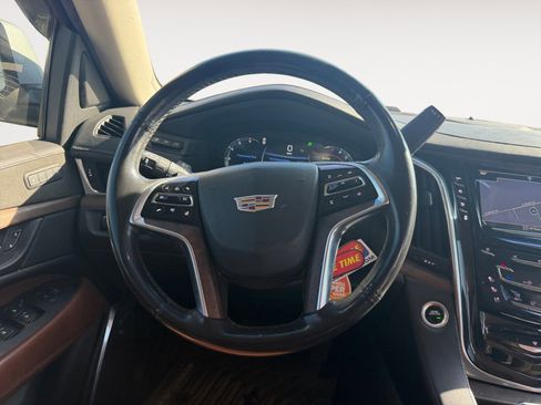 Used 2019 Cadillac Escalade Luxury image 12