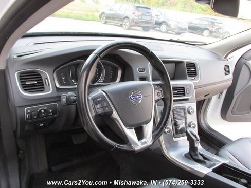 Used 2017 Volvo S60 T5 Inscription image 13