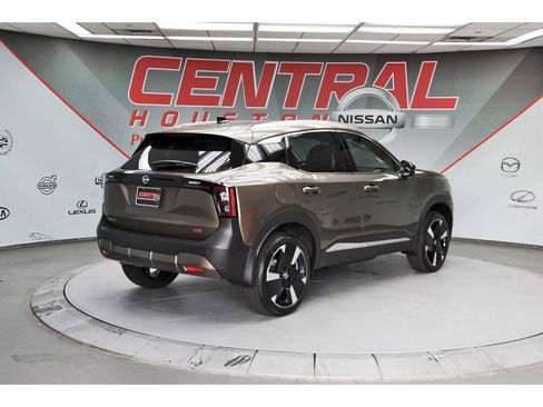 New 2026 Nissan Kicks SR w/ SR Premium Package image 4