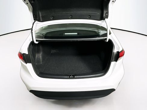 Used 2025 Toyota Corolla LE image 28