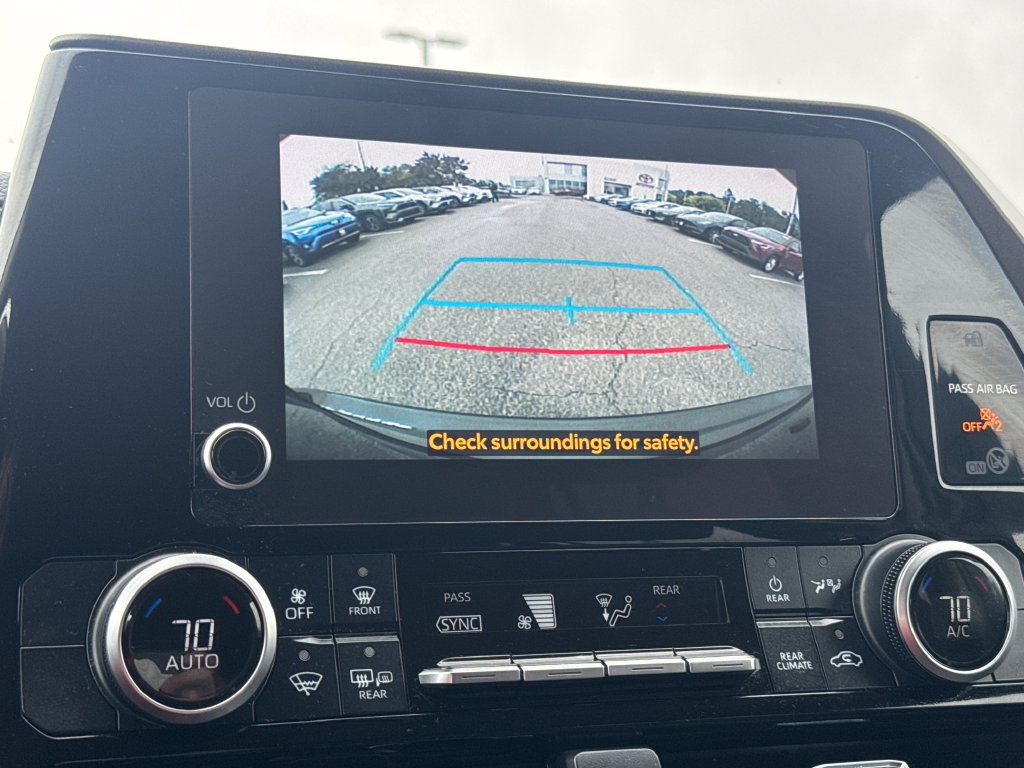 Used 2023 Toyota Highlander LE FWD image 25