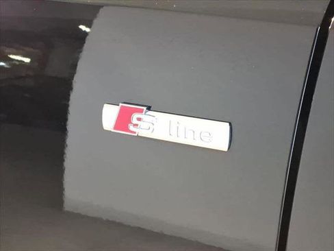 Certified 2025 Audi Q3 2.0T Premium w/ Convenience Package image 8