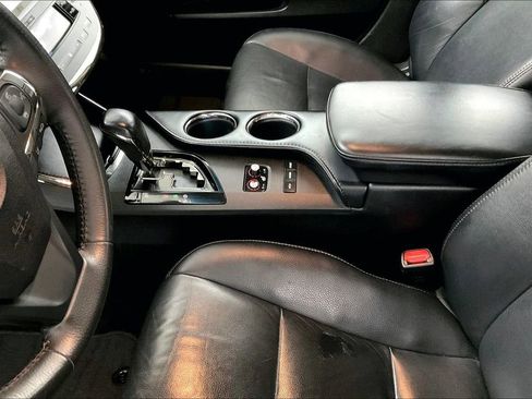 Used 2018 Toyota Avalon XLE image 16