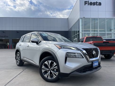 Certified 2021 Nissan Rogue SV image 1