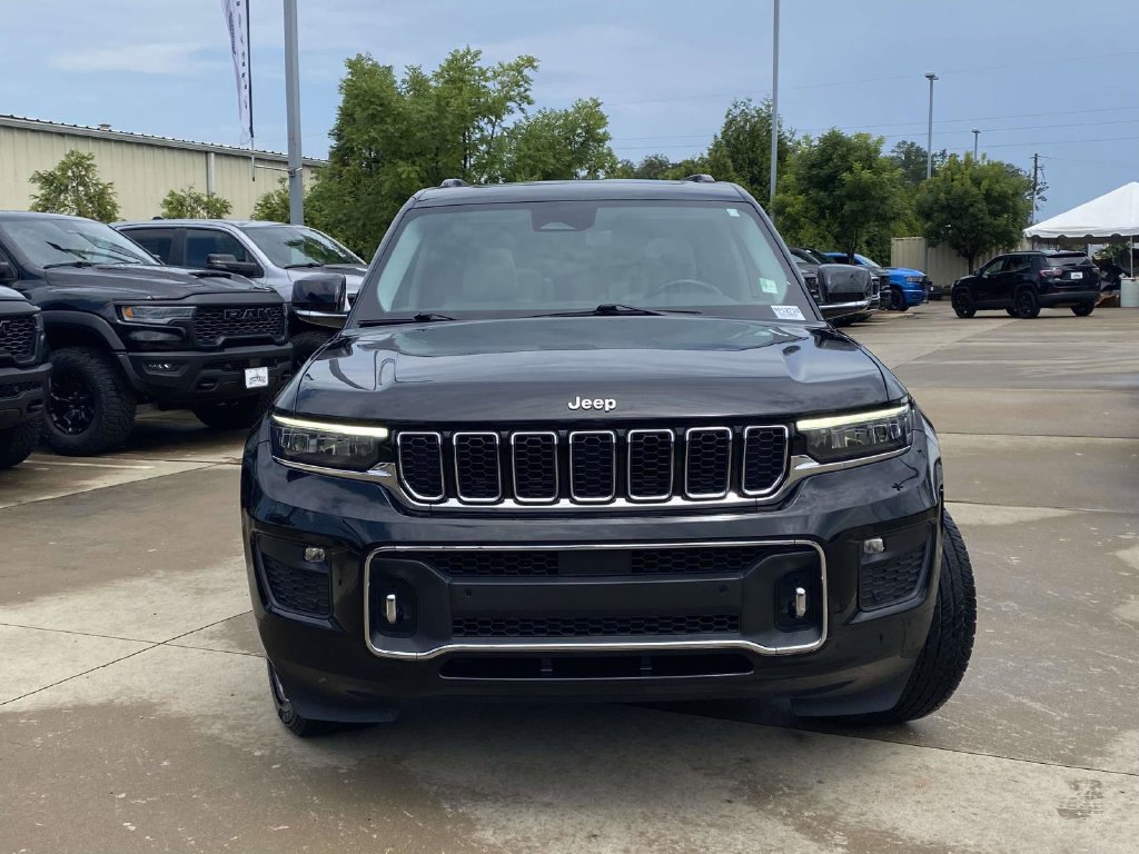 Used 2021 Jeep Grand Cherokee L Overland w/ Luxury Tech Group IV AWD/4WD image 37