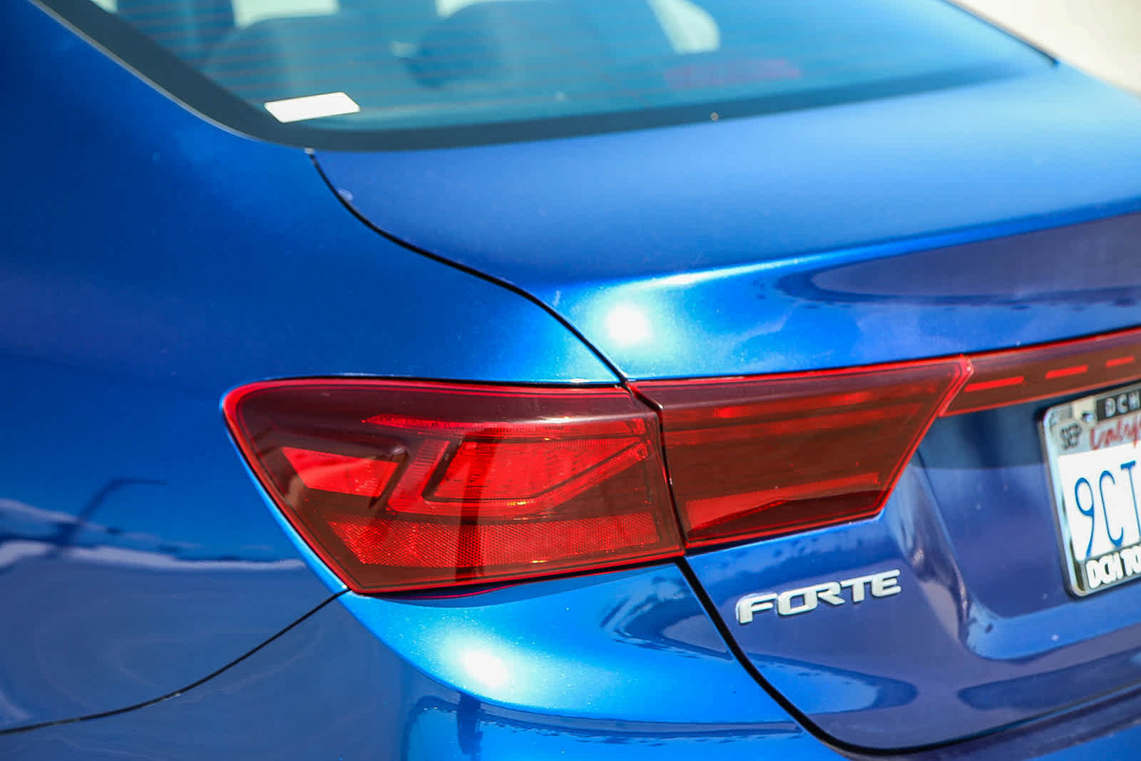 Used 2023 Kia Forte LXS w/ LXS Technology Package FWD image 9