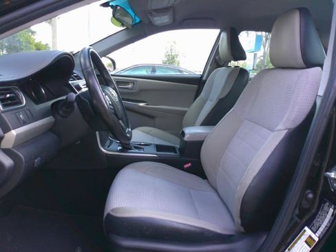 Used 2017 Toyota Camry SE FWD image 12
