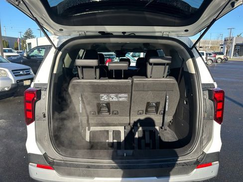 Used 2025 Kia Carnival image 24