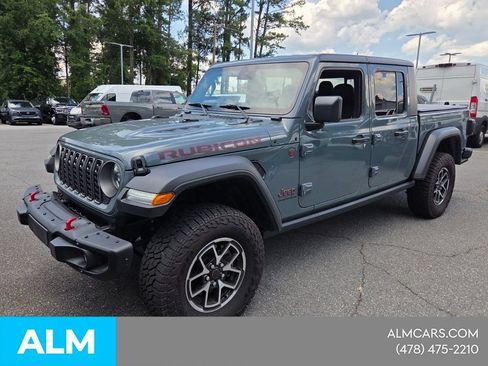Used 2025 Jeep Gladiator Rubicon w/ Convenience Group AWD/4WD image 3