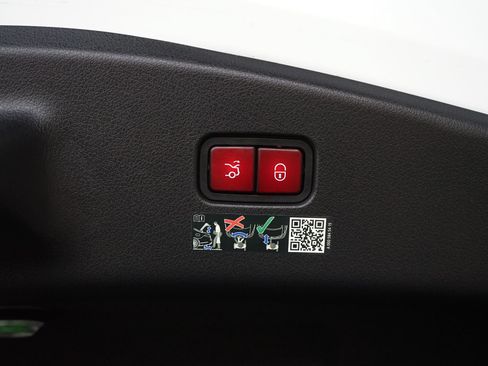 Used 2024 Mercedes-Benz CLE 450 4MATIC Coupe image 32