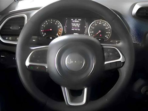 Used 2019 Jeep Renegade Latitude image 32