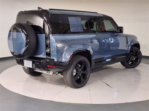 New 2026 Land Rover Defender 110 X-Dynamic SE image 2