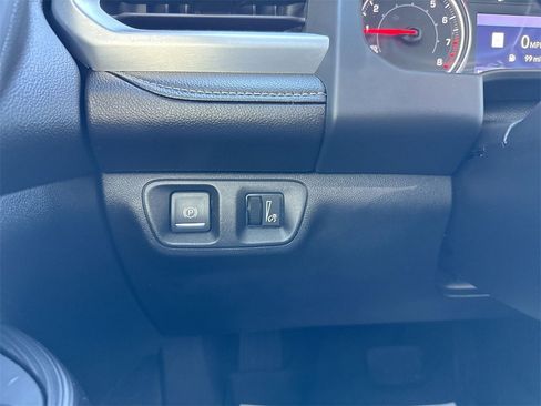 Used 2021 GMC Acadia SLT w/ Premium Package image 19