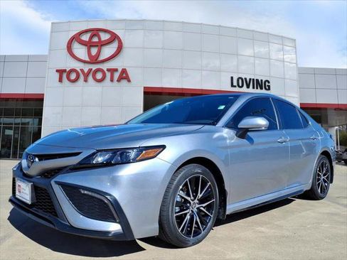 Certified 2024 Toyota Camry SE image 1