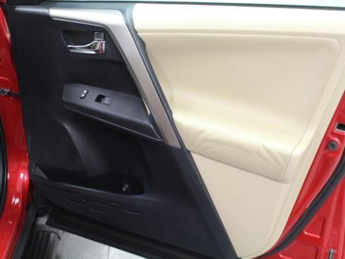 Used 2013 Toyota RAV4 Limited image 27