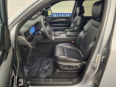 Used 2024 Jeep Wagoneer L 4WD image 15