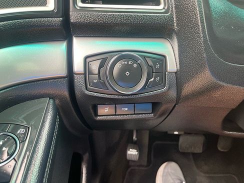 Used 2017 Ford Explorer XLT w/ Equipment Group 202A AWD/4WD image 32