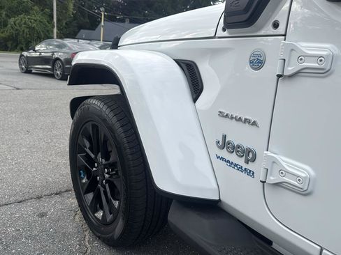 Used 2022 Jeep Wrangler Unlimited Sahara w/ Cold Weather Group AWD/4WD image 17