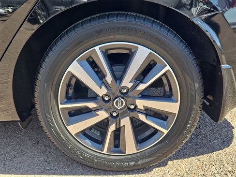 Used 2021 Nissan Versa SV image 31