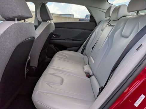 Used 2025 Hyundai Elantra Limited FWD image 12