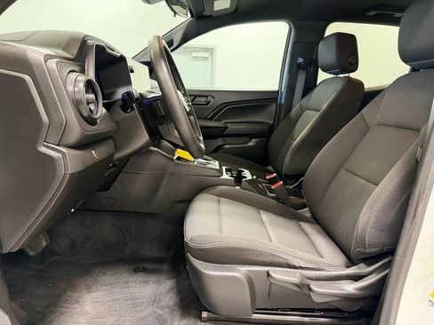 Used 2024 Chevrolet Colorado W/T image 11