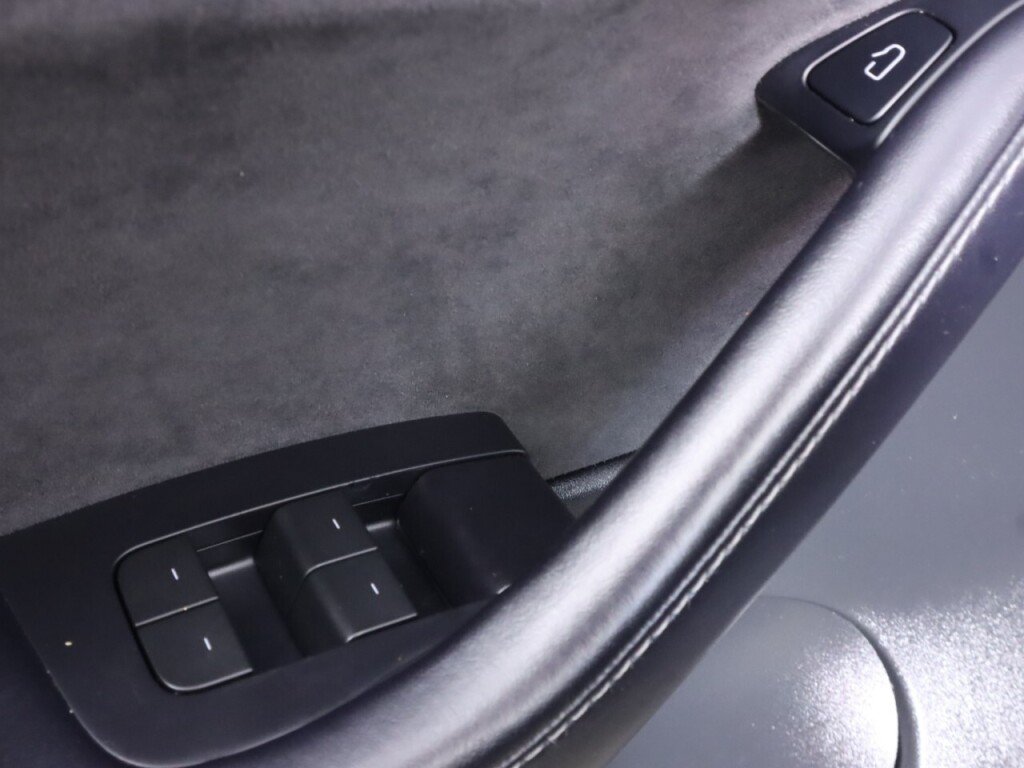 Used 2022 Tesla Model Y Long Range AWD/4WD image 26