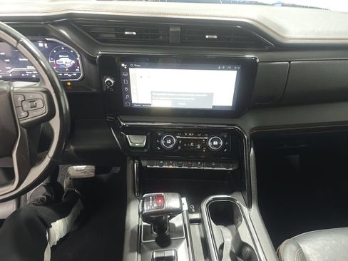 Used 2022 GMC Sierra 1500 AT4 w/ AT4 Preferred Package AWD/4WD image 8