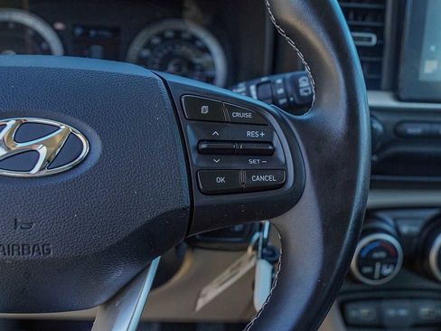 Used 2022 Hyundai Venue SEL image 14