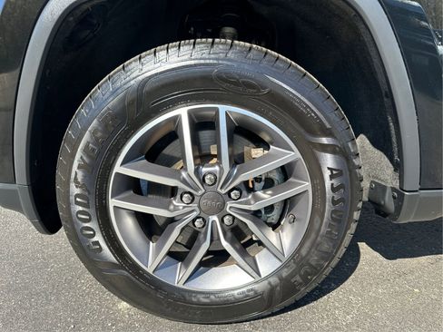 Used 2021 Jeep Grand Cherokee Limited AWD/4WD image 25