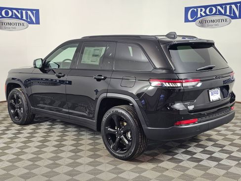 New 2025 Jeep Grand Cherokee 4WD image 3