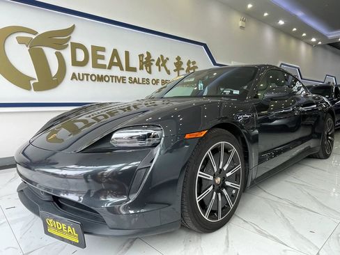 Used 2021 Porsche Taycan RWD image 3