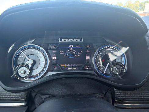 Used 2020 RAM 1500 Limited w/ Black Appearance Package AWD/4WD image 7