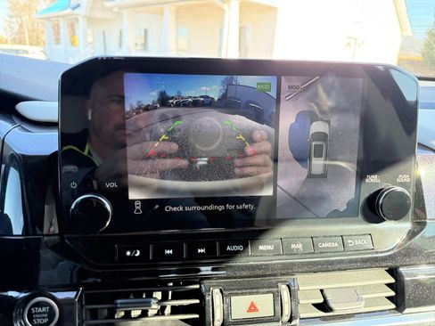 Used 2022 Nissan Pathfinder SL w/ SL Premium Package image 22