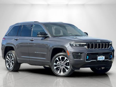 Used 2024 Jeep Grand Cherokee Overland w/ Luxury Tech Group IV AWD/4WD image 2