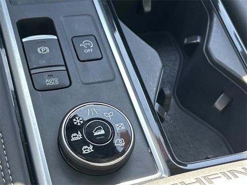 Used 2024 Nissan Pathfinder Platinum image 33