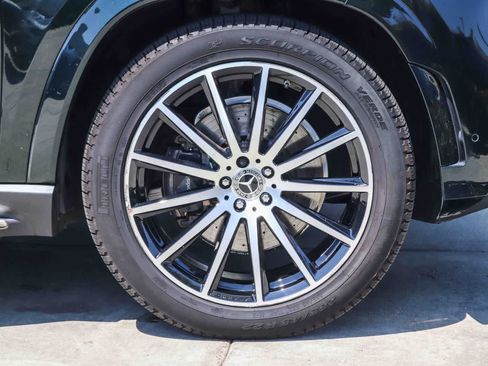 Used 2023 Mercedes-Benz GLS 450 4MATIC image 9