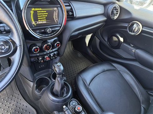 Used 2017 MINI Cooper 4-Door Hardtop image 26