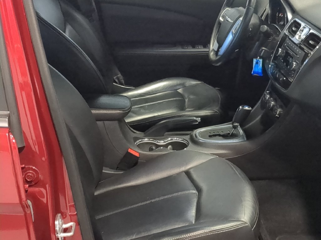 Used 2014 Chrysler 200 Limited FWD image 25