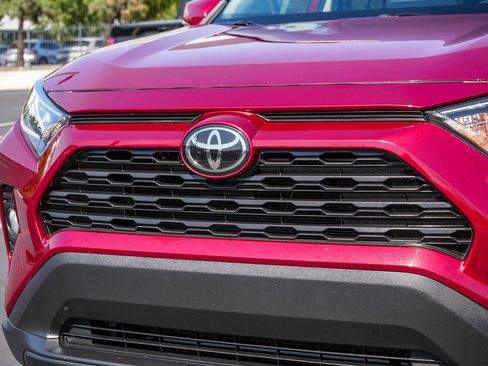 Certified 2020 Toyota RAV4 XLE w/ XLE Grade Weather Package AWD/4WD image 6