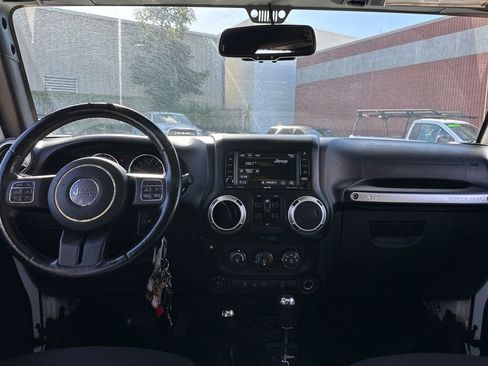 Used 2016 Jeep Wrangler Unlimited Sahara w/ Connectivity Group image 14